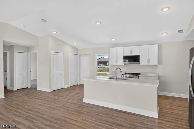 105 NW 9th TER, Cape Coral, FL 33993