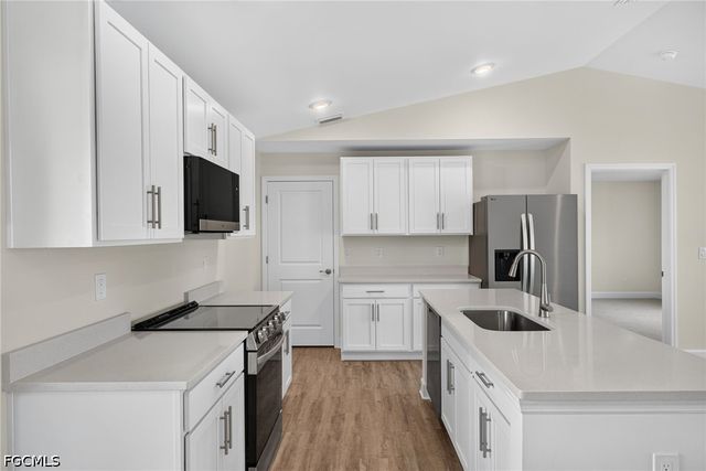 105 NW 9th TER, Cape Coral, FL 33993