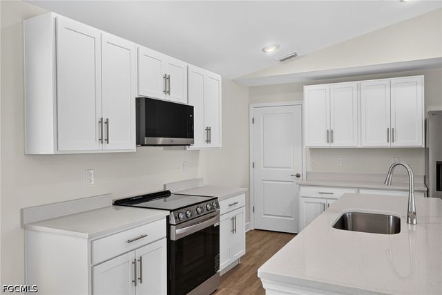 105 NW 9th TER, Cape Coral, FL 33993