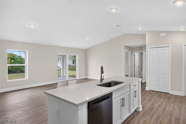 105 NW 9th TER, Cape Coral, FL 33993