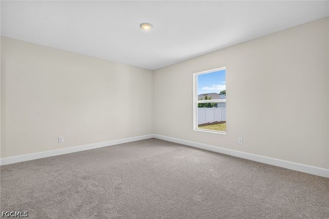 105 NW 9th TER, Cape Coral, FL 33993