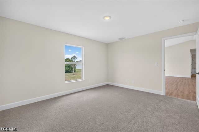 105 NW 9th TER, Cape Coral, FL 33993