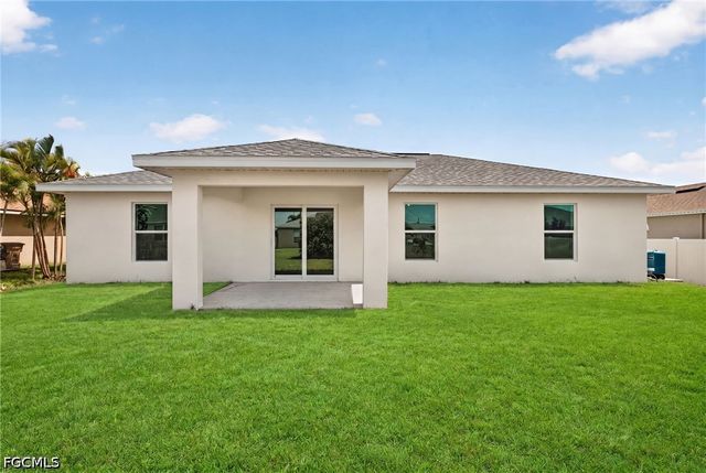 105 NW 9th TER, Cape Coral, FL 33993