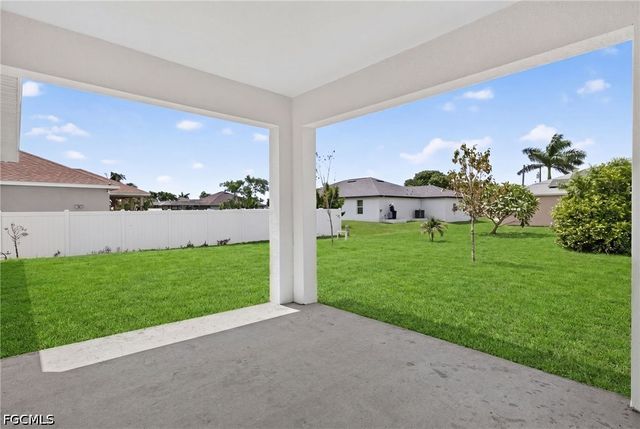105 NW 9th TER, Cape Coral, FL 33993
