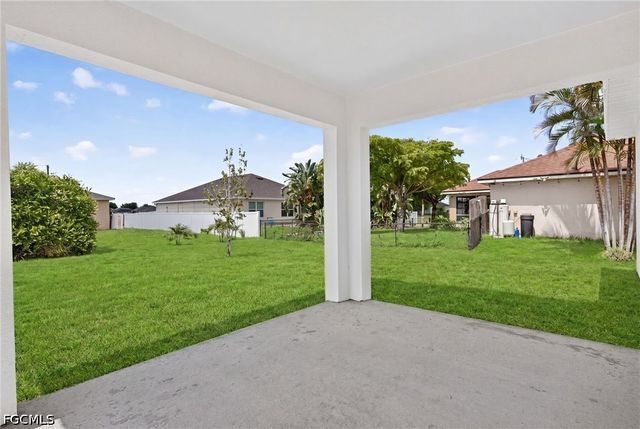 105 NW 9th TER, Cape Coral, FL 33993