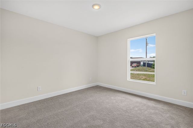 105 NW 9th TER, Cape Coral, FL 33993
