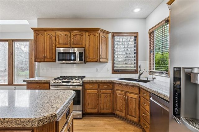 6642 Monticello Court, Parkville, MO 64152