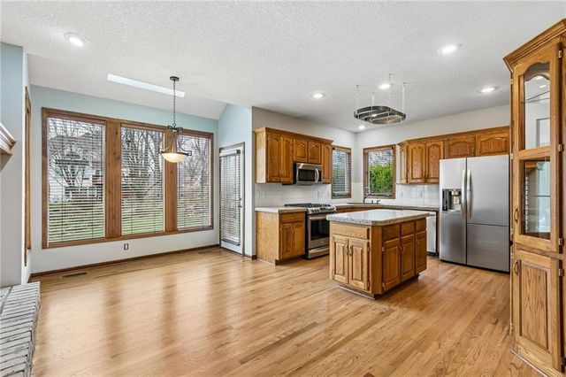 6642 Monticello Court, Parkville, MO 64152