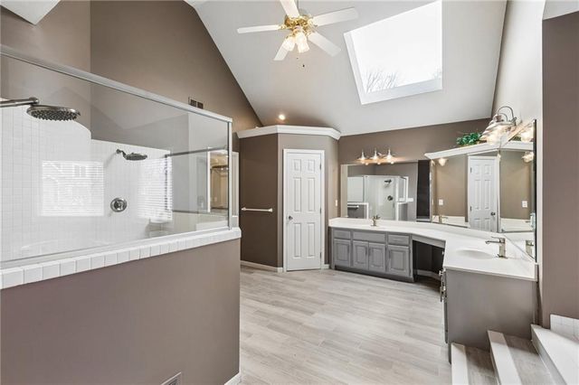 6642 Monticello Court, Parkville, MO 64152