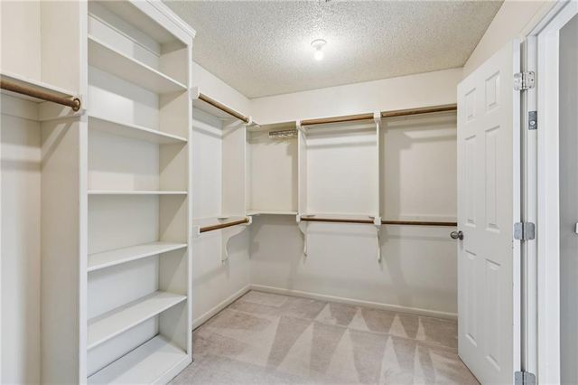 6642 Monticello Court, Parkville, MO 64152