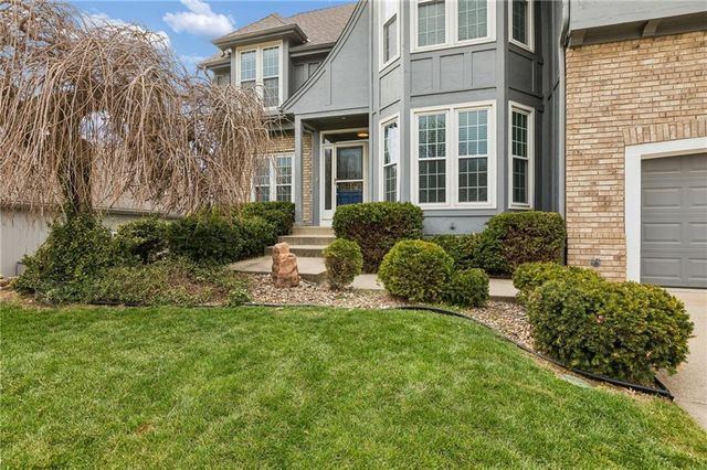 6642 Monticello Court, Parkville, MO 64152