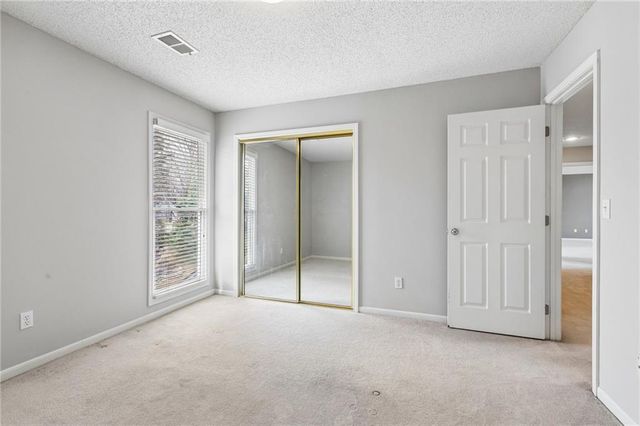 6642 Monticello Court, Parkville, MO 64152