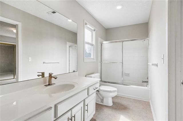 6642 Monticello Court, Parkville, MO 64152