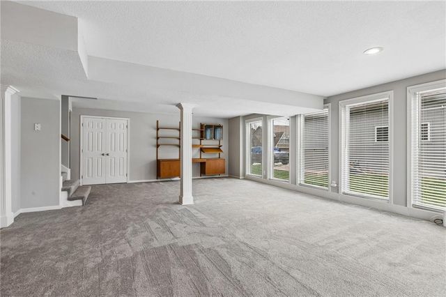 6642 Monticello Court, Parkville, MO 64152