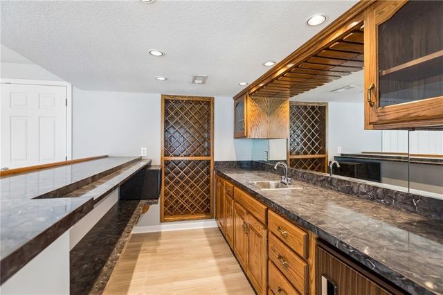 6642 Monticello Court, Parkville, MO 64152