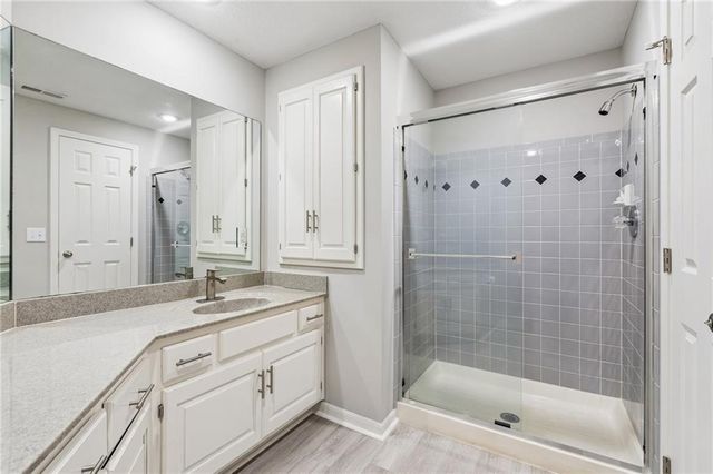 6642 Monticello Court, Parkville, MO 64152