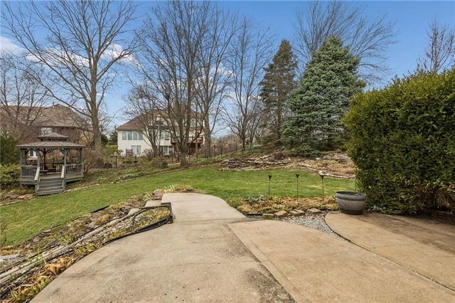 6642 Monticello Court, Parkville, MO 64152