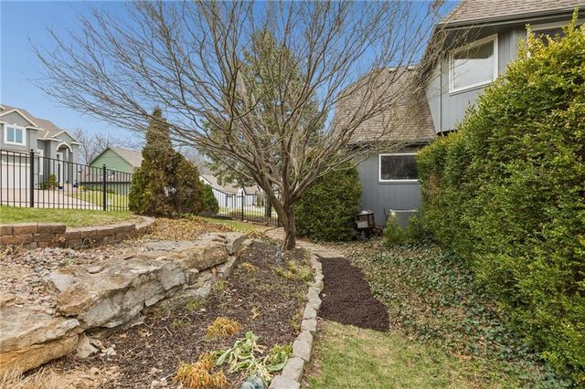 6642 Monticello Court, Parkville, MO 64152