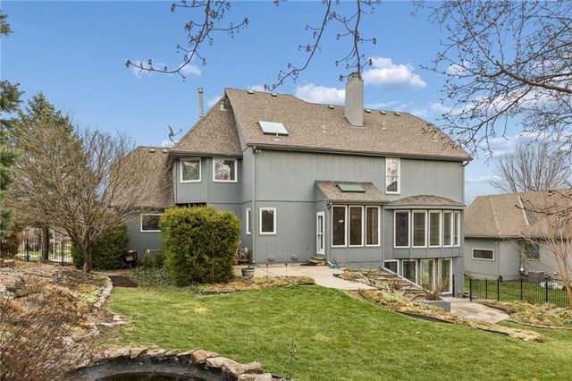 6642 Monticello Court, Parkville, MO 64152