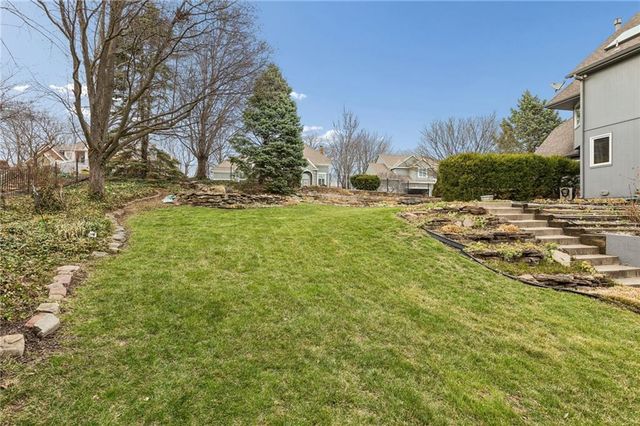 6642 Monticello Court, Parkville, MO 64152