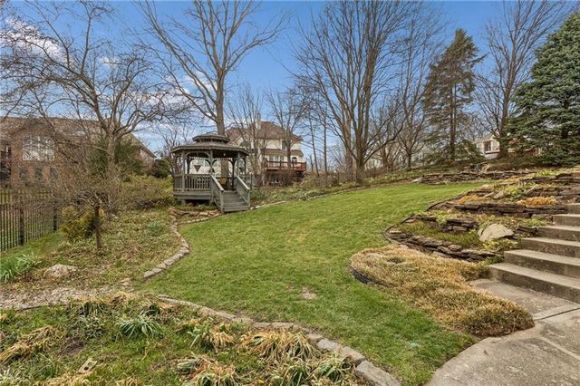 6642 Monticello Court, Parkville, MO 64152