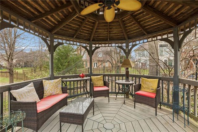 6642 Monticello Court, Parkville, MO 64152