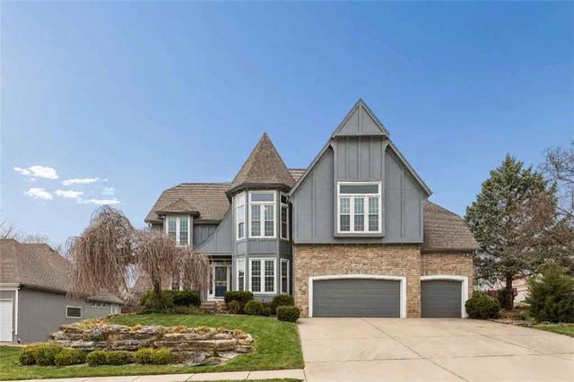 6642 Monticello Court, Parkville, MO 64152