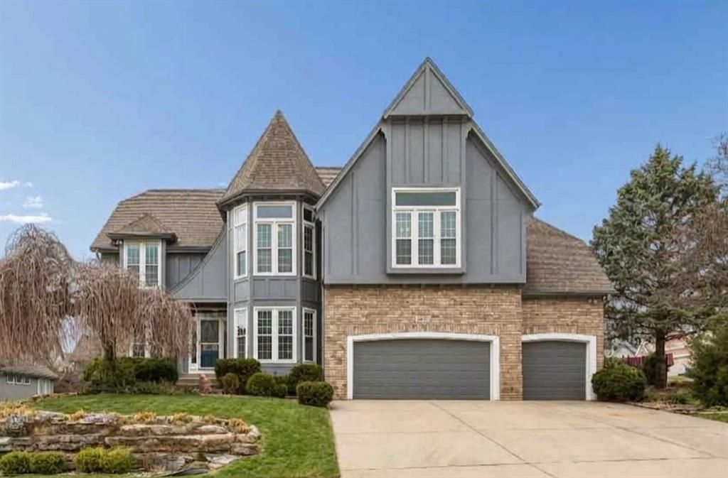 6642 Monticello Court, Parkville, MO 64152