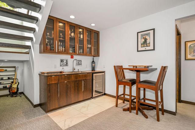 111 11th Avenue N, Hopkins, MN 55343