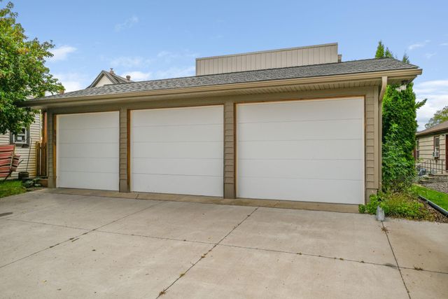 111 11th Avenue N, Hopkins, MN 55343