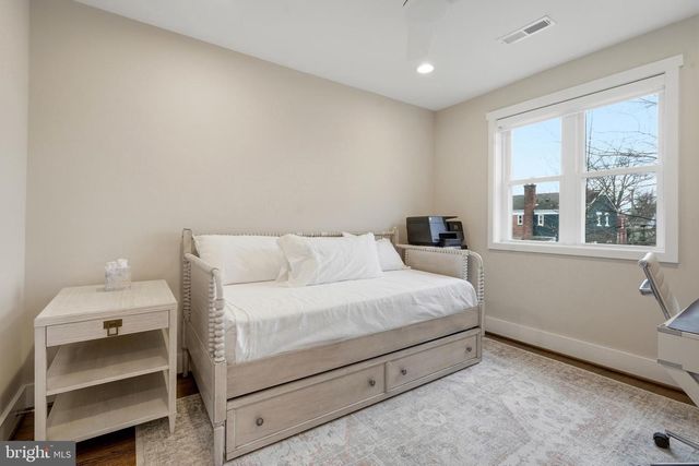 19 CLIFFORD AVE, Alexandria, VA 22305