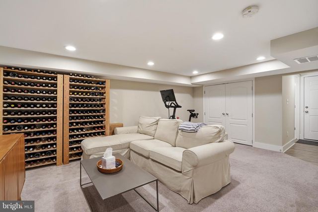 19 CLIFFORD AVE, Alexandria, VA 22305