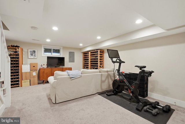 19 CLIFFORD AVE, Alexandria, VA 22305