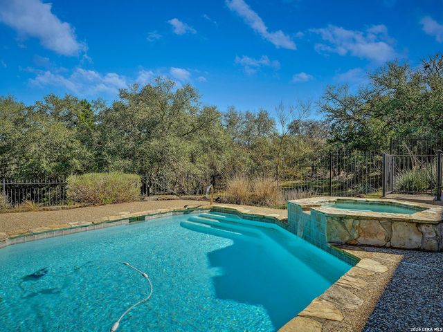 7807 Rocking Horse Ln, Boerne, TX 78015