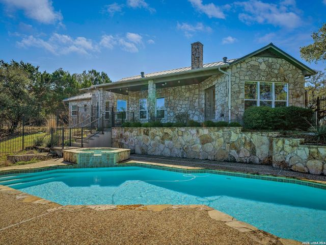 7807 Rocking Horse Ln, Boerne, TX 78015