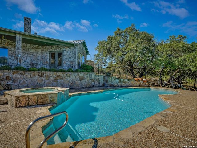 7807 Rocking Horse Ln, Boerne, TX 78015