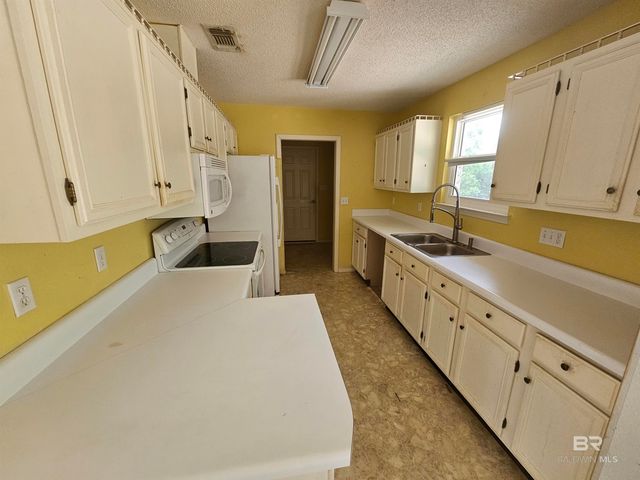 2700 Pine Ridge Drive, Lillian, AL 36549