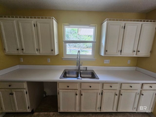 2700 Pine Ridge Drive, Lillian, AL 36549