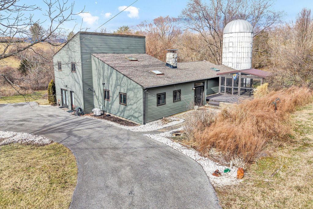 3144 Country Club RD, Troutville, VA 24175