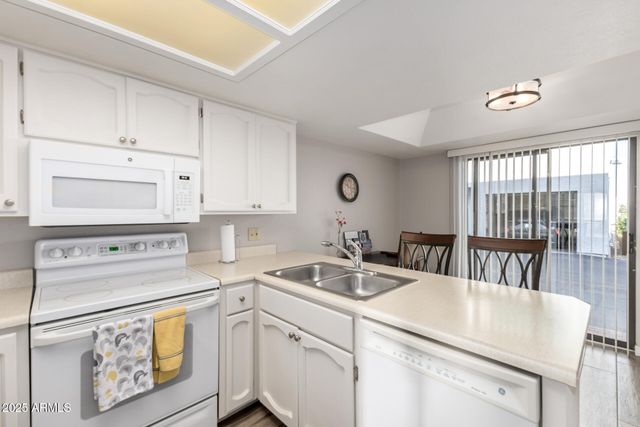 16812 E LAMPLIGHTER Way 9, Fountain Hills, AZ 85268