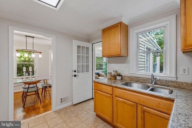 302 S WEST ST, Falls Church, VA 22046
