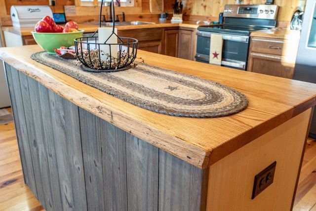 147 BEAR RIDGE RD, Milam, WV 26838