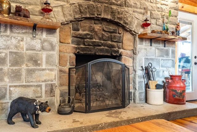 147 BEAR RIDGE RD, Milam, WV 26838