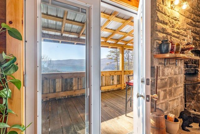 147 BEAR RIDGE RD, Milam, WV 26838