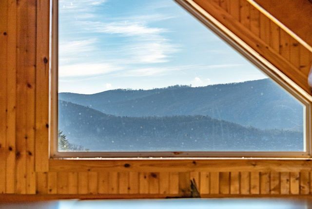 147 BEAR RIDGE RD, Milam, WV 26838