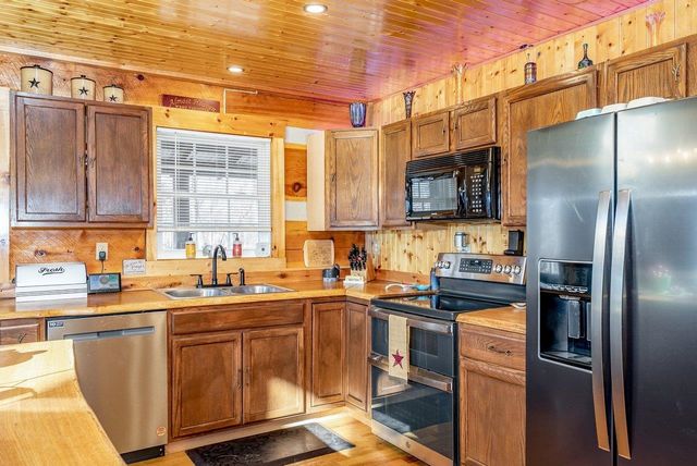 147 BEAR RIDGE RD, Milam, WV 26838