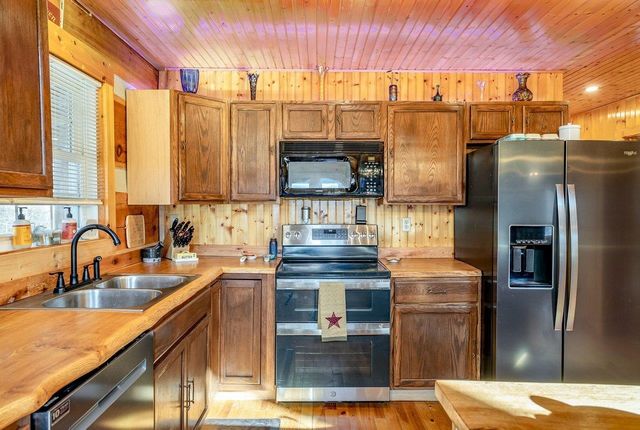 147 BEAR RIDGE RD, Milam, WV 26838