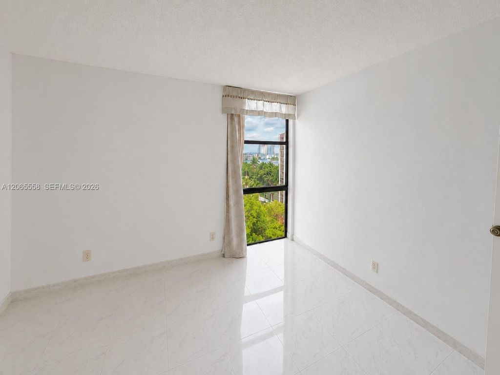 Image 11 of property listing at 17011 N Bay Rd 801, Sunny Isles Beach, FL 33160