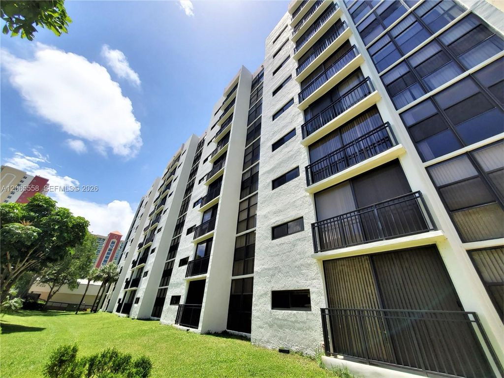 Image 19 of property listing at 17011 N Bay Rd 801, Sunny Isles Beach, FL 33160