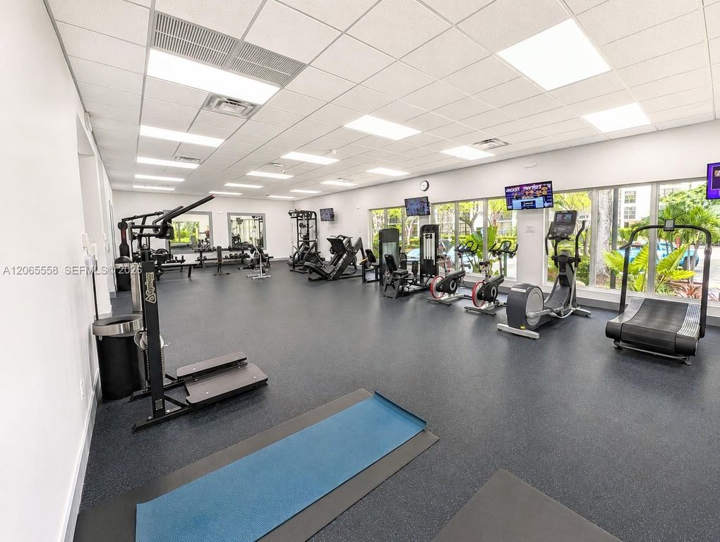 Image 20 of property listing at 17011 N Bay Rd 801, Sunny Isles Beach, FL 33160
